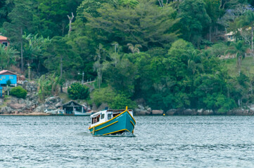 Barco de transporte público, Lagoa da Conceição, Florianópolis, Santa Catarina.