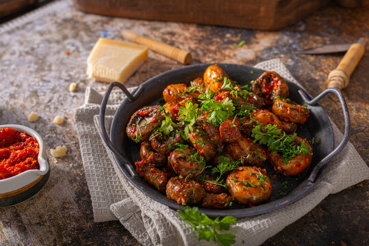 Mushrooms salad with chilli sauce