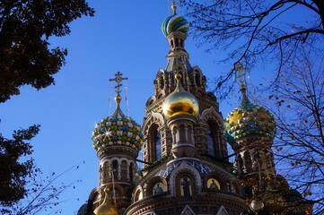 Fototapeta na wymiar Classical church architecture of St. Petersburg, a city in Russia. 
