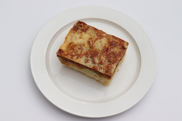 Kartoffelauflauf mit Hackfleisch und Gemüse.