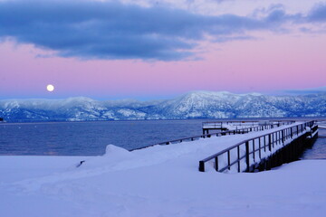 lake tahoe lake and mountains