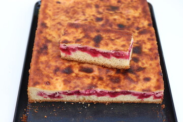 Kirschkuchen mit Schmandguß.