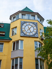 Fototapeta na wymiar Zelenogradsk, Russia, June 28, 2021. Architectural ensemble of Kurortniy avenue. Fragment of facade