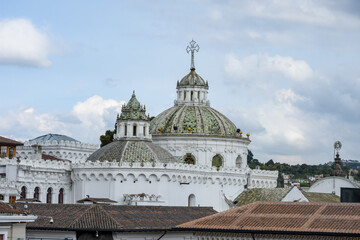 Fototapeta na wymiar Iglesia la Basílica en la ciudad de Quito-Ecuador