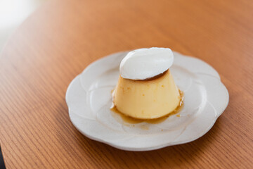 手作りプリン　生クリーム　クネル