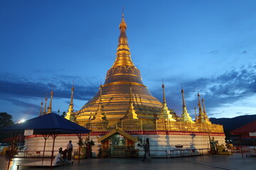 Fototapeta premium shwedagon pagoda in tachileik