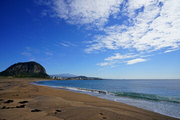 a fine seaside landscape against charming clouds