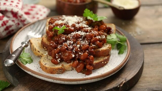 Baked beans on toast with cilantro, adding cheese on top the sandwich, recipe process video