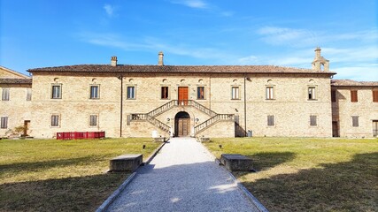 Antica e maestosa villa del settecento nel comune di Colli al Metauro nelle Marche, dove a sede il...