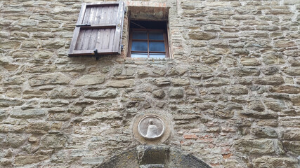 Casa in pietra a montaiate antica frazione di pergola del 1132 nelle marche in Italia