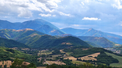 Fototapeta na wymiar Panorama da Montevecchio piccolo borgo nel Comune di Serra Sant’Abbondio (PU)