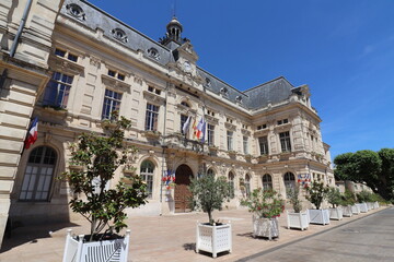 La mairie de Bollene, vue de l'exterieur, ville de Bollene, departement du Vaucluse, France