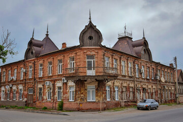 Fototapeta na wymiar Small soviet building in Astrakhan old town
