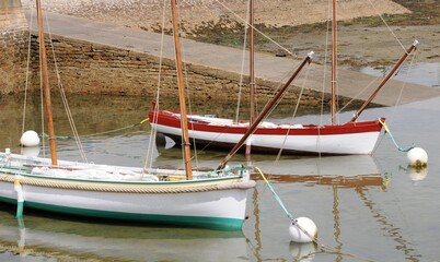 Fototapeta premium les bateaux à Kérity Penmarc'h en Finistère Cornouaille Bretagne France 