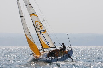 Course à la voile en classe Mini 6.50 class40, l'Imoca et la classe 50 en Bretagne France