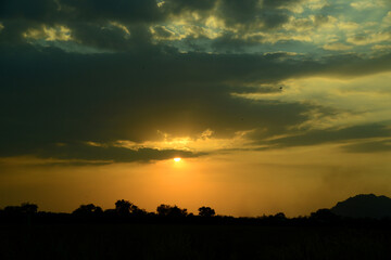 Sonnenuntergang , Dorf in Thailand