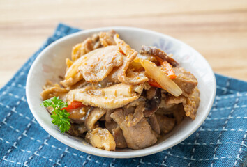 きのこと豚肉の味噌炒め