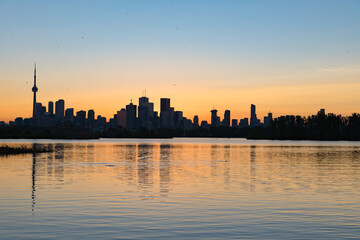 Fototapeta na wymiar Toronto cityscape refletion in Ontario lake