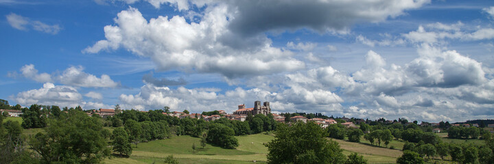 Fototapeta na wymiar Panoramique sur la ville de la Chaise-Dieu en Haute-Loire