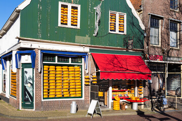 Cheese and wine shop in the picturesque town of Edam in Holland. - obrazy, fototapety, plakaty