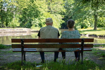 couple sur un banc