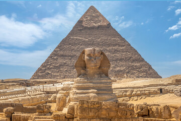 The Great Sphinx and the Piramids, famous Wonder of the World, Giza, Egypt - obrazy, fototapety, plakaty