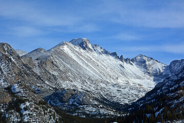 Fototapeta na wymiar ong's peak as seen from snowshoeing on the emerald lake trail in rocky mountain national park, colorado 