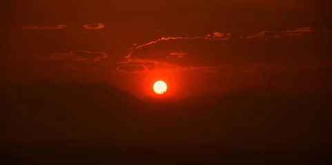 Foto op Canvas fiery red sunset over the front range of the rocky mountains through the smoky haze of the colorado wildfires, as seen from broomfield, colorado © Nina