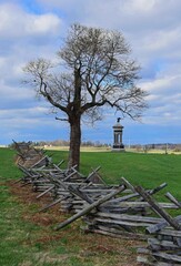 excelsior brigade monument, solitary tree,  and  virginia worm wooden fence in the historical gettysburg battlefield,  pennsylvania - obrazy, fototapety, plakaty