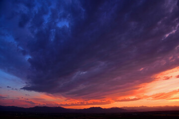 Fototapeta na wymiar colorful purple-hued sunset over the front range of the colorado rocky mountains, as seen from broomfield,colorado