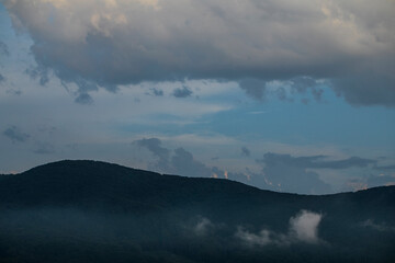 Obraz premium clouds over the mountains