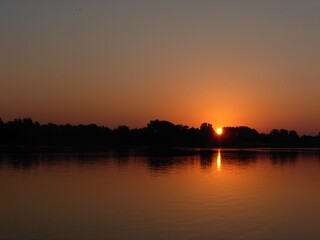 Fototapeta premium Red river sun