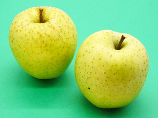 黄緑色のリンゴ 王林