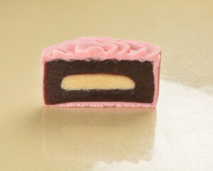 red bean lychee rose healthy no oil baked lotus paste mooncake with white chocolate in pink rose flower shape lantern mid autumn festival halal product menu