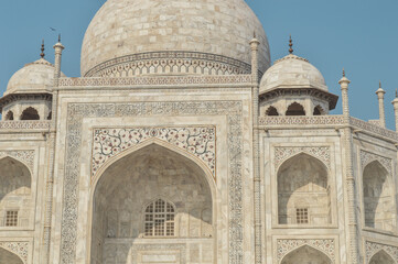 Fototapeta na wymiar The Taj Mahal, originally the Rauza-i-munawwara is an ivory-white marble mausoleum on the southern bank of the river Yamuna in the Indian city of Agra. 