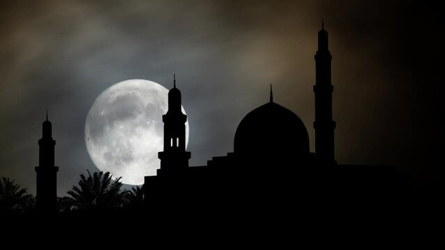 Al Qubrah Mosque in Muscat, Oman: Time Lapse by Night with Full Moon