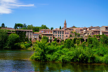 Fototapeta na wymiar albi and the tarn river view of the unesco listed city
