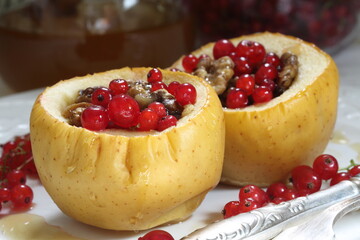 Baked apples with honey