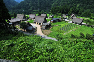 山間の村