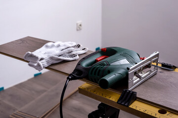 Cutting the laminate