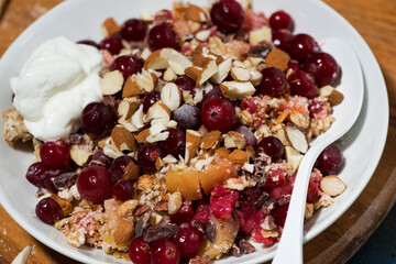 sweet crumble with fresh berries