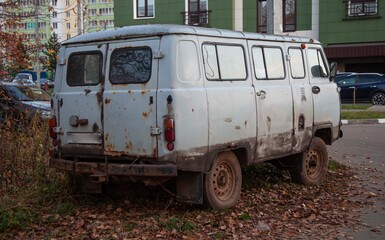 a rusty abandoned car in the city