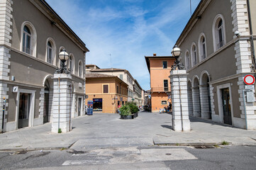 Fototapeta na wymiar foligno corso cavour and Roman gate in the city center