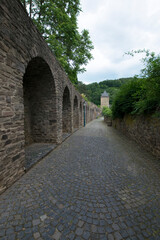 Fototapeta na wymiar Bad Münstereifel, Stadtmauer mit Stadttor