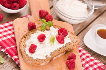 Rye bread with cottage cheese and raspberries.