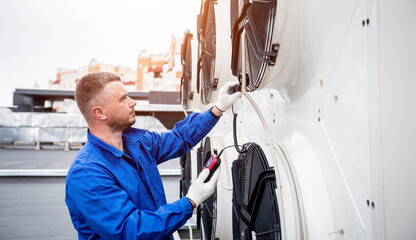 Testing with an anemometer of an axial fan of the condensing unit