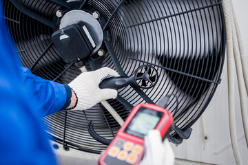 Testing with an anemometer of an axial fan of the condensing unit
