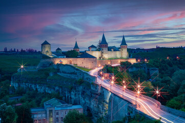 Naklejka premium Beautiful sunset view of Kamianets-Podilskyi Castle, Khmelnytskyi Oblast, Ukraine.