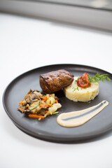 Assiette de restaurant plat