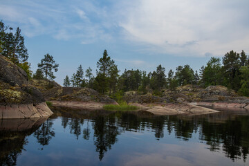 Fototapeta na wymiar Wild rocky coast of Lake Ladoga in Karelia